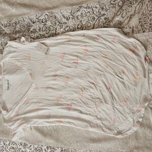 MUDD White V-Neck T-Shirt with Pastel Accents - Medium